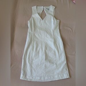 Elegant White Sleeveless Dress
